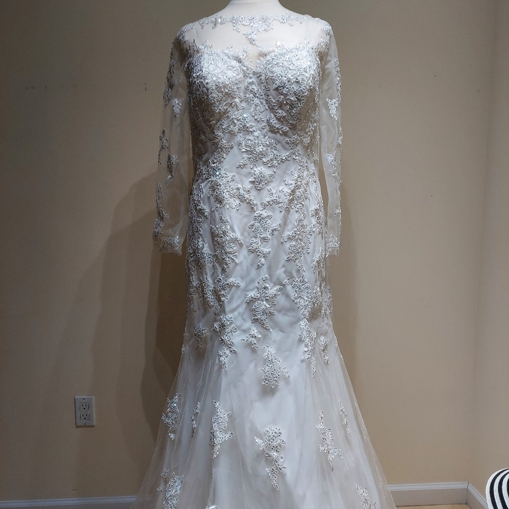 Glow size 20 trumpet mermaid wedding dress. Lace, mesh, appliqué. - Picture 3 of 12